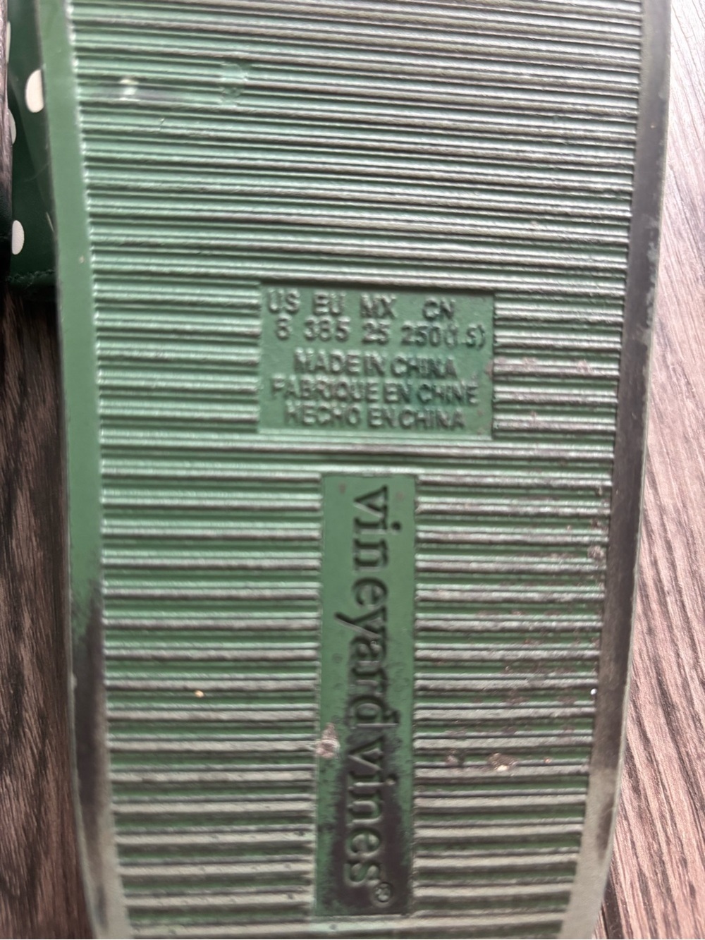 Vineyard Vines Slides - Picture 6 of 6